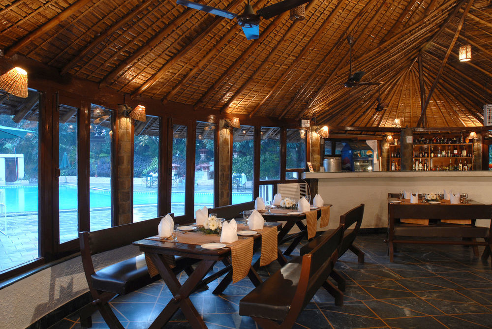 The Riverview Retreat Corbett By Leisure Hotels Garjia Restaurant foto